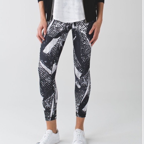 Lululemon High Times Pant *Full-On Luon 7/8 25” - Picture 4 of 4